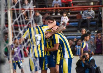 El Canalla pegó y pasó de ronda