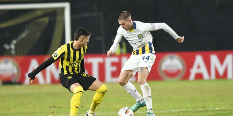 El Canalla perdió la batalla en Montevideo y deberá jugar la Sudamericana