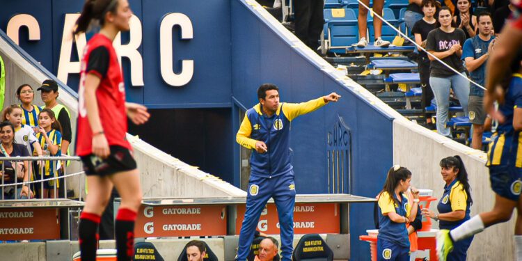 Damián Ledesma dejó de ser el entrenador del femenino