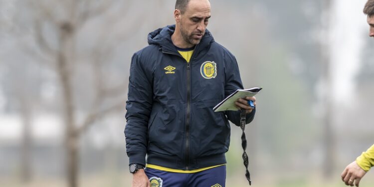Con altas y bajas, Lequi arma el once para viajar a Mendoza