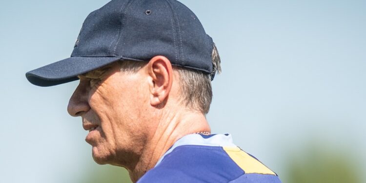 Con variantes, Holan arma el once para visitar a Talleres