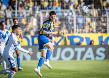 Con Ibarra a disposición, Holan no tocaría mucho