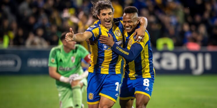 ¿Cuáles son los 10 clubes de la Liga Profesional a los cuales Central no enfrentó en 2025?