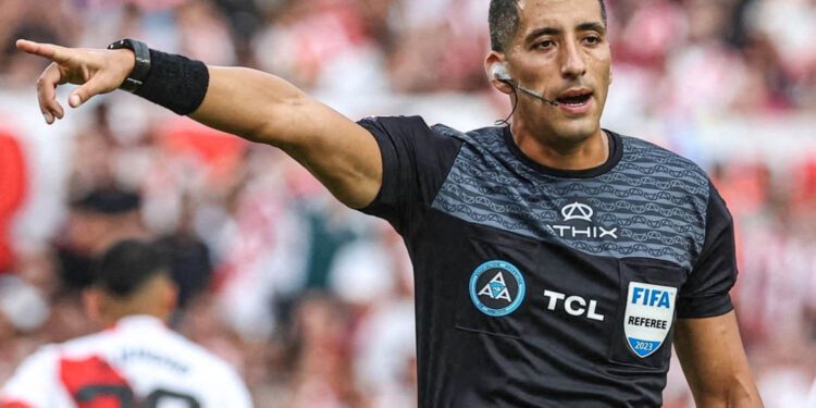 Yael Falcón Pérez dirigirá a Rosario Central en el debut por el Apertura ante Belgrano: sus antecedentes con el Canalla