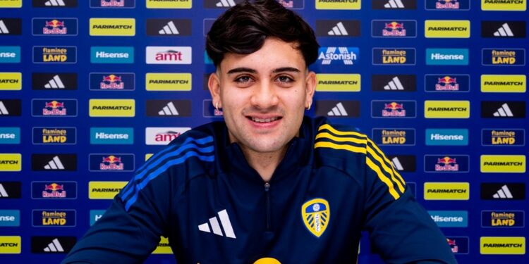 Vuelve a cambiar de equipo en la Premier: Facundo Buonanotte deja Chelsea y es nuevo jugador de Leeds