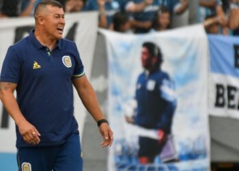 Almirón destacó la entrega del equipo ante Racing y apuntó a ir por cosas importantes