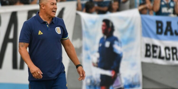 Almirón destacó la entrega del equipo ante Racing y apuntó a ir por cosas importantes