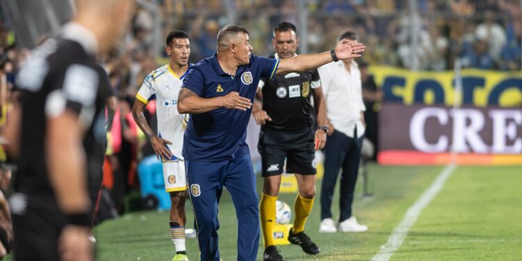 Con dos cambios: La formación que armó Jorge Almirón en Rosario Central para visitar a Aldosivi en el Minella