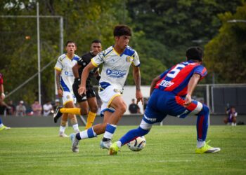 Rosario Central fue de menor a mayor pero no le alcanzó para llevarse algo del Bajo Flores