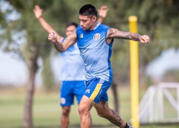 Los nombres que maneja Jorge Almirón para suplir las bajas de Franco Ibarra y Ángel Di María