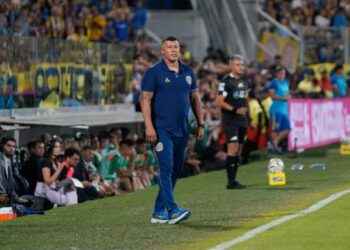 Almirón valoró la entrega de su equipo para llevarse el triunfo: «Se hizo un doble esfuerzo, porque los jugadores tienen un trajín y lo sienten»