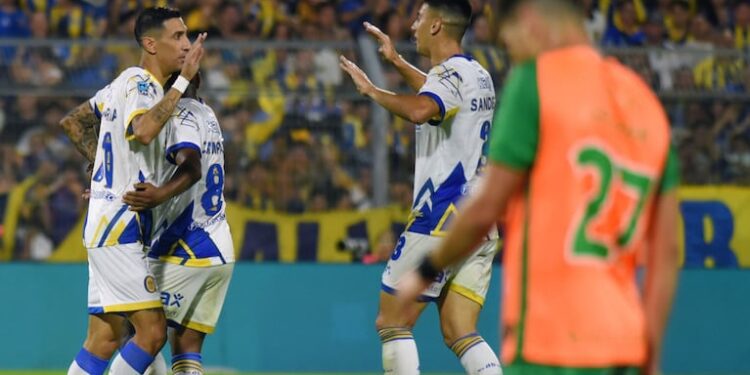 Ángel de la guarda: con Di María otra vez como figura, Central venció a Banfield y la ilusión sigue