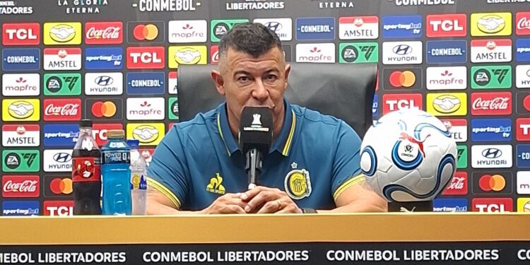 Almirón lamentó el debut: «El equipo hizo todo para ganar, merecimos más»