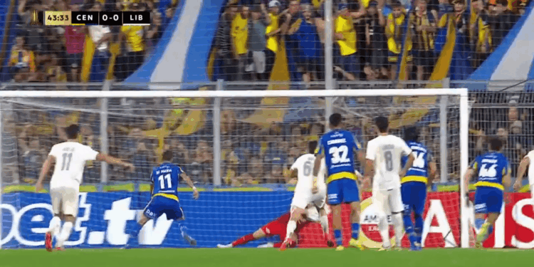 VIDEO: El penal que falló Ángel Di María que impidió el gol de Rosario Central