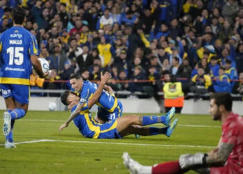Noche emotiva en Arroyito: Rosario Central goleó a UCV, con aportes de Véliz y Ruben, y se clasificó a los octavos de final de la Libertadores