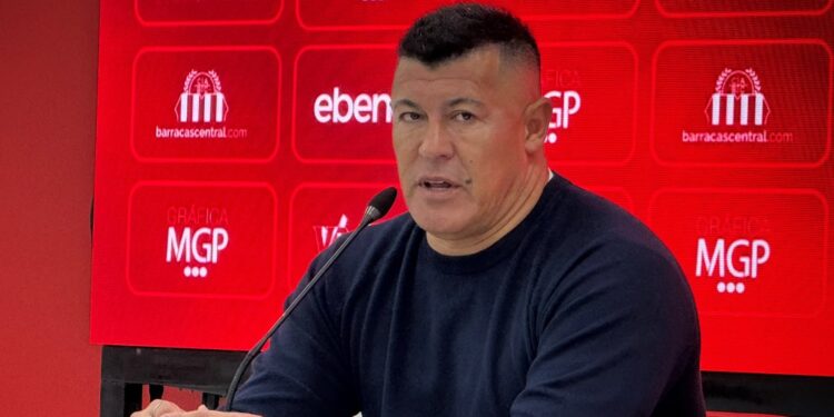 Almirón destacó el trabajo de los suplentes: «Tuvieron mucha seriedad y compromiso por la camiseta»