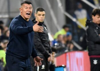 Almirón tranquilo: «La serie está abierta y hay que jugar de la misma manera allá»